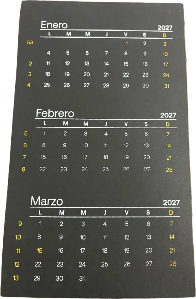 Calendario 2027 en negro con los meses de enero, febrero y marzo impresos