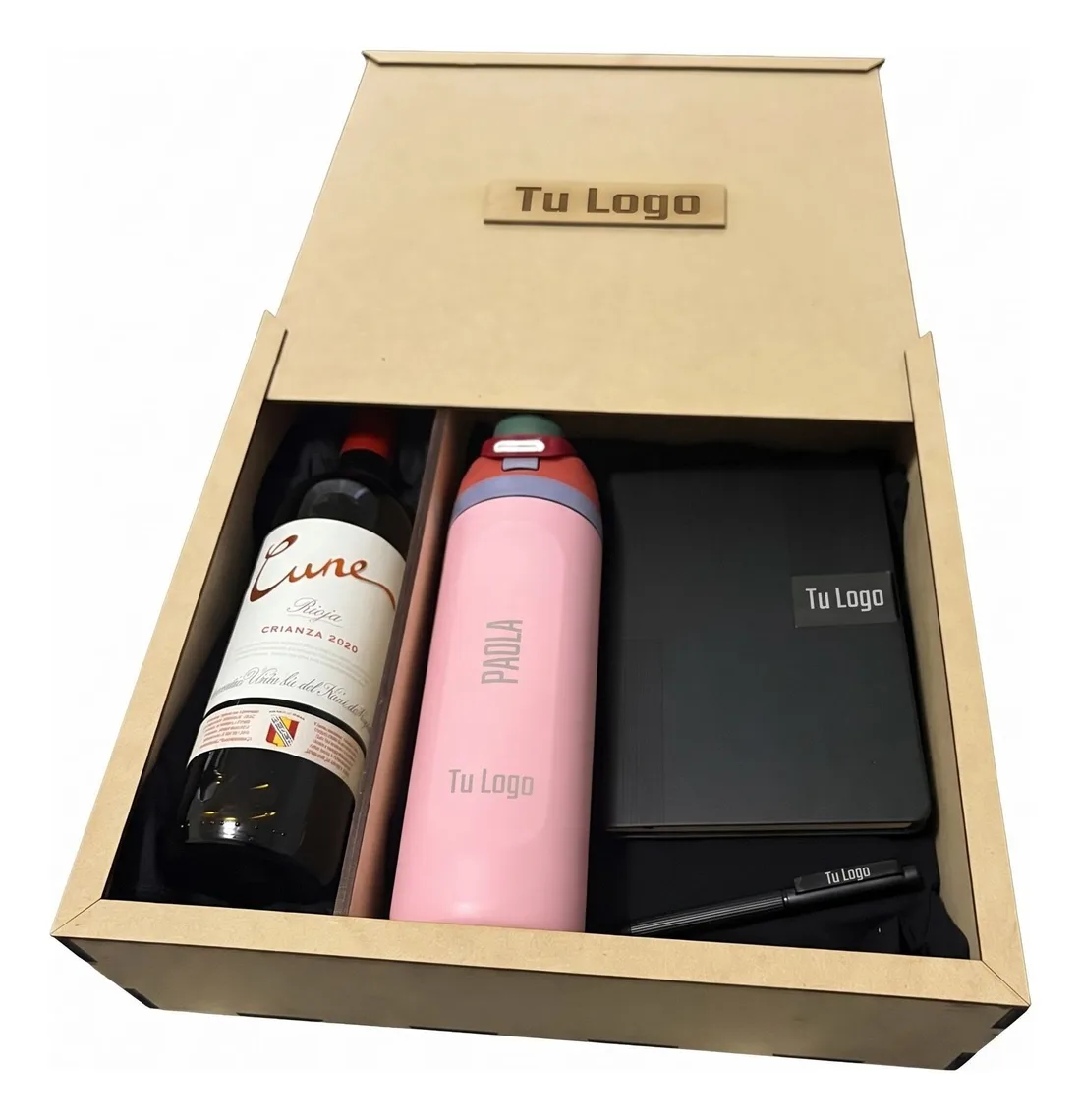 Kit en caja de MDF con el logo en la tapa: vino, termo personalizado y libreta negra